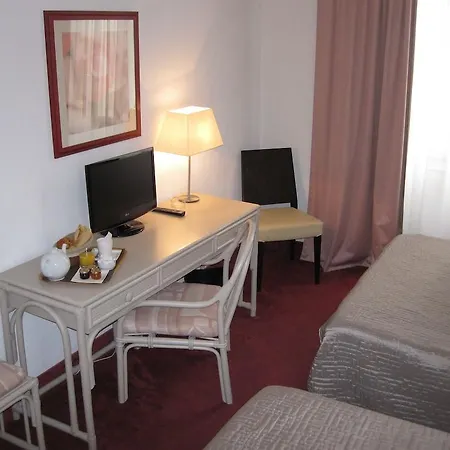 Carlton Nice, Partially Renovated ホテル 3*