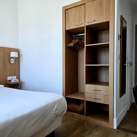 Carlton Nice, Partially Renovated 호텔