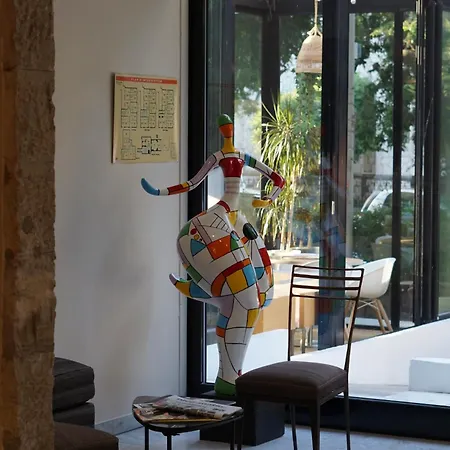 Carlton Nice, Partially Renovated 3*