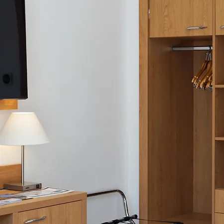 Carlton Nice, Partially Renovated 3* 니스