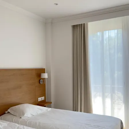 Carlton Nice, Partially Renovated ホテル