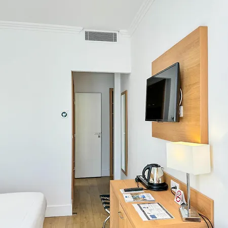 Carlton Nice, Partially Renovated ホテル