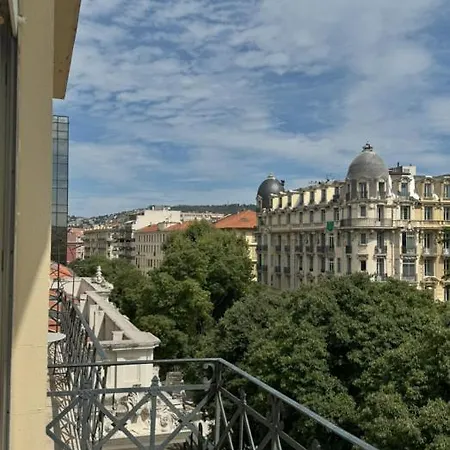 Carlton Nice, Partially Renovated 酒店