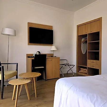 Carlton Hotel 3*