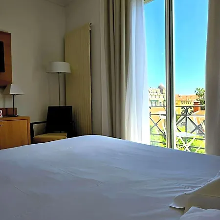 Carlton Hotel