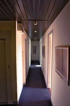Carlton Hotel 3*