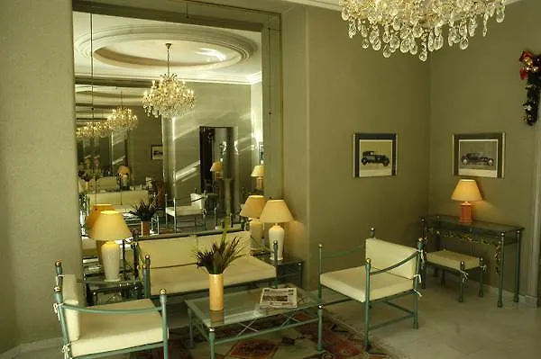 Carlton ホテル 3*